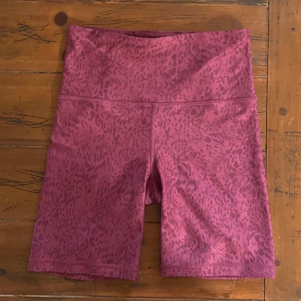 Athleta Printer 7" Biker Shorts